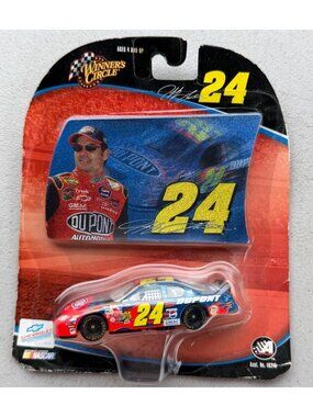 Winners Circle 1:64 Scale Diecast Stock Car & Collector Card Jeff Gordon #24